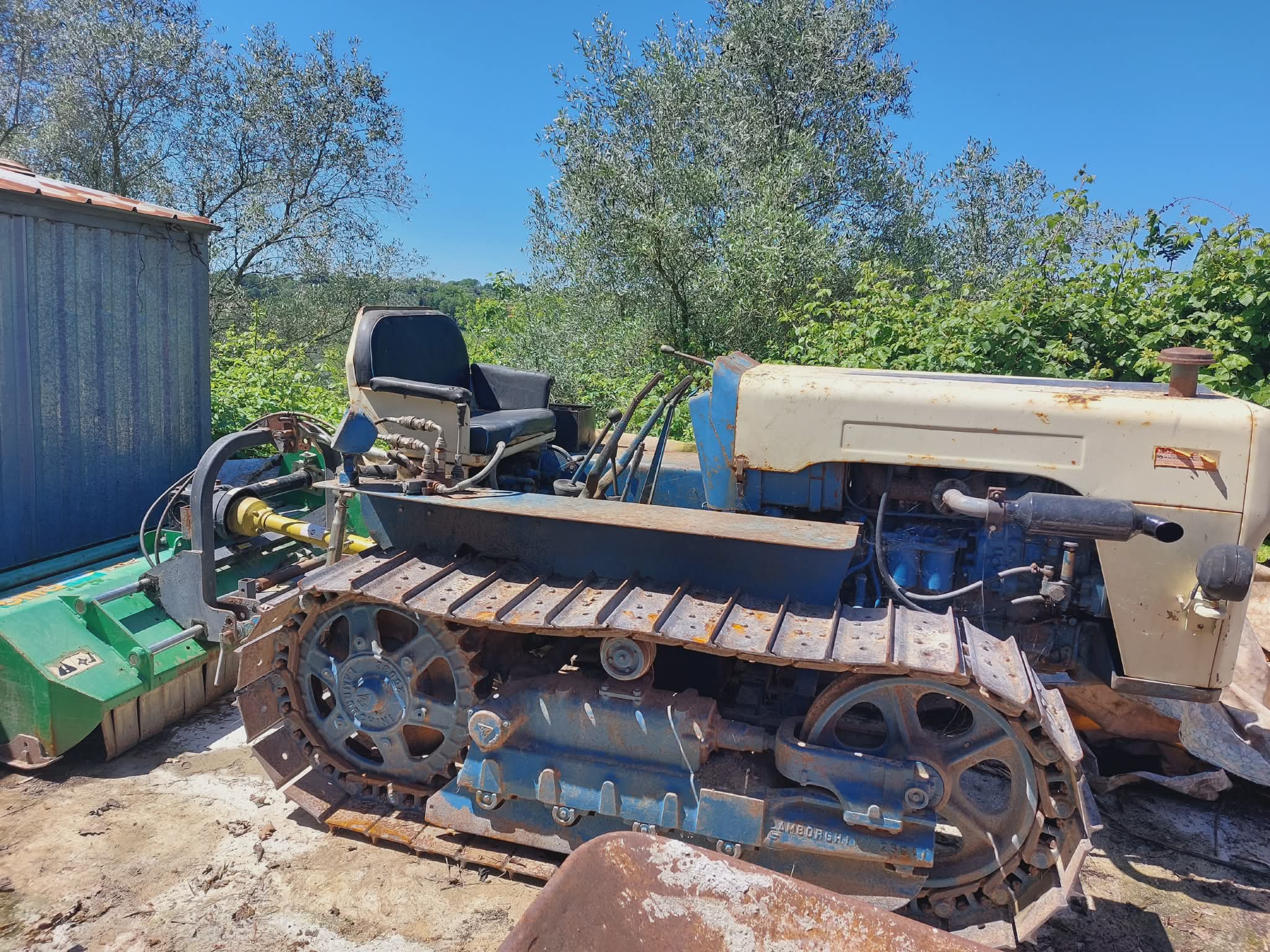 Trattore cingolato lungo. 400 cm.larg.160 alt.150